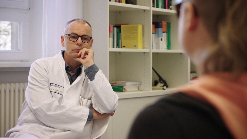 Ludger Tebartz van Elst gehört zu den führenden Psychiatern Deutschlands im Bereich Autismus. – Bild: Christoph Oldach / Radio Bremen Ludger Tebartz van Elst gehört zu den führenden Psychiatern Deutschlands im Bereich Autismus. – Bild: Christoph Oldach / Radio Bremen