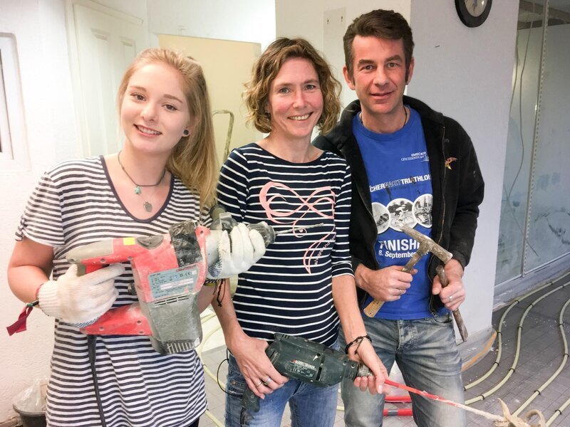 V.l.: Celine, Claudia und Frank – Bild: RTL /​ Tokee Bros. /​ Folge 70