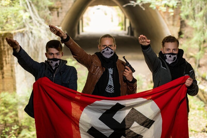 V.l.: Jonas (Jakob Fort), Dennis (Leif Arno Hofheinz) und Thomas (Sjur Vatne Brean). – Bild: RTL /​ LARS OLAV DYBVIG /​ Discovery Networks Norway AS. /​ Alles was ich liebe /​ 1