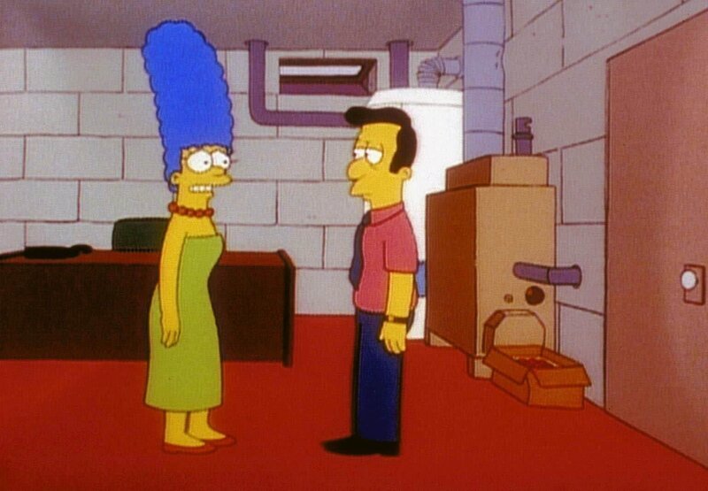 Marge (li.) meldet Reverend Lovejoy, dass Flanders verschwunden ist. – Bild: PR7; ProSieben Media AG