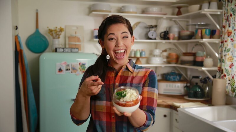 Portrait of Molly Yeh making her Spiced Tomato ABC’s, as seen on Girl Meets Farm, season 7. – Bild: Discovery, Inc.