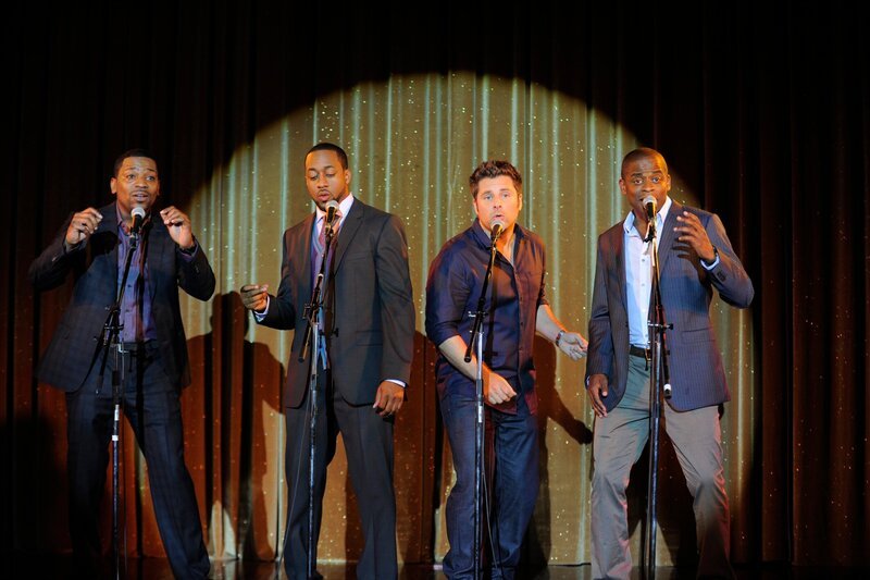 PSYCH – Episode 614 ‚Let‘s Do-Wop It Again’ – Mekhi Phifer as Drake, Jaleel White as Tony, James Roday as Shawn Spencer, Dule Hill as Gus Guster – Bild: UNIVERSAL CHANNEL