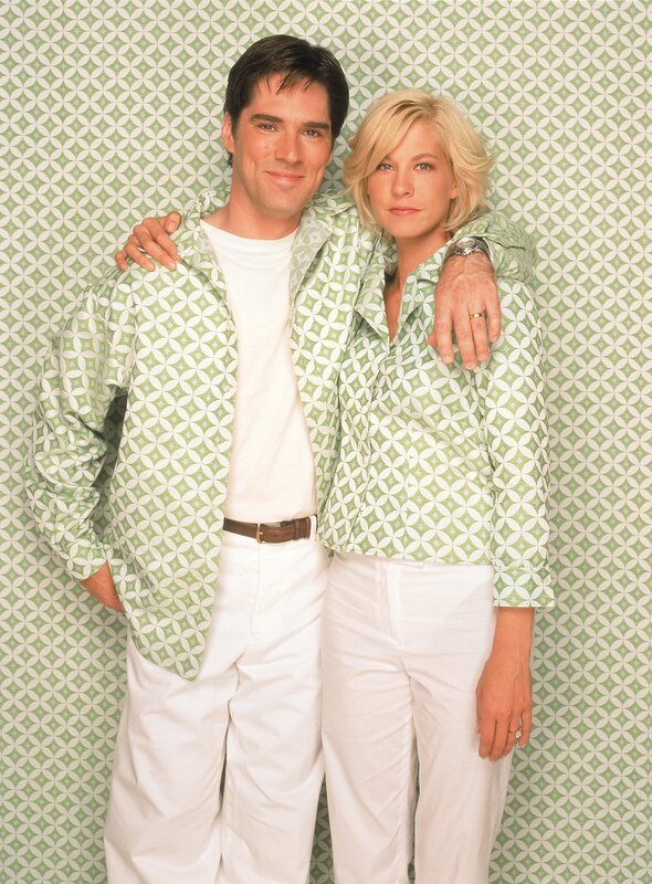 L-R: Greg (Thomas Gibson) und Dharma (Jenna Elfman). – Bild: Disney Channel