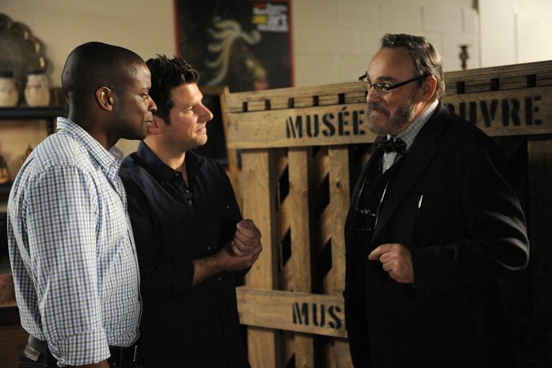 Dulé Hill, James Roday, John Rhys-Davies (le conservateur) – Bild: PLURIMEDIA (NBC Universal, Inc.)