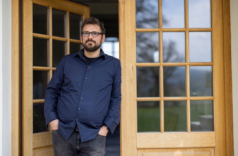 David Pientkas hat panische Angst vor Spinnen. – Bild: HR/​Timeline