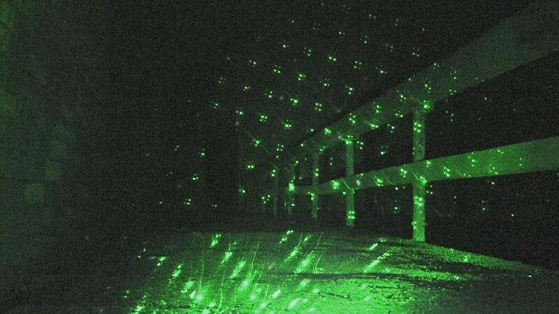 Dabei registrierten Radarexperten über einen Zeitraum von zwei Wochen unbekannte Flugobjekte, die sich sehr schnell bewegten. – Bild: Warner Bros. Discovery