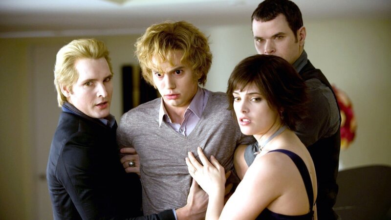 Dr. Carlisle Cullen (Peter Facinelli, li.), Jasper (Jackson Tathbone, 2.v.li.), Emmett (Kellan Lutz) und Alice (Ashley Greene)Dr. Carlisle Cullen (Peter Facinelli, li.), Jasper (Jackson Tathbone, 2.v.li.), Emmett (Kellan Lutz) und Alice (Ashley Greene) – Bild: RTL II