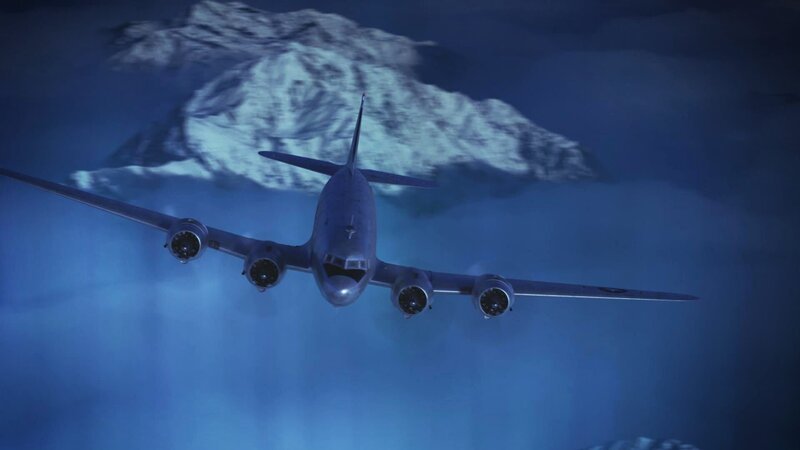 Zwei Stunden nachdem eine Douglas C-54D am 26. Januar 1950 von der Elmendorf Air Force Base gestartet war, verschwand sie spurlos. – Bild: Warner Bros. Discovery