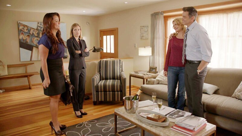 PSYCH – „Cirque Du Soul“ Episode 7006 – Pictured: (l-r) Katy Mixon as Ursula, Maggie Lawson as Juliet O’Hara, Kristy Swanson as Marlowe, Timothy Omundson as Carlton Lassiter – Bild: UNIVERSAL CHANNEL