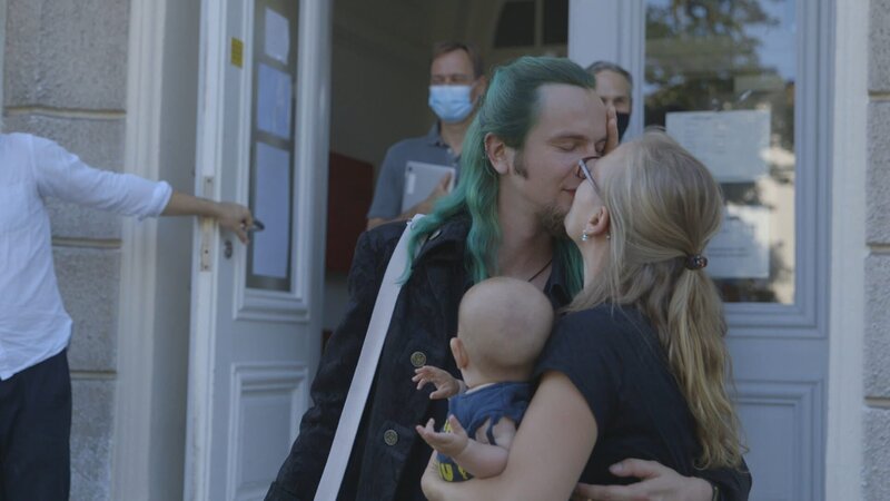 Thumbnails für die Mediatheks Doku-Serie „Die Liebe ist eine Baustelle – 4.Paare. 8.Jahre.“ (mehrere Folgen: Folge 1: Glück; Folge 2: Durcheinander; Folge 3: Krise; Folge 4: Schicksal; Folge 5: Weitertanzen) – Bild: rbb Presse & Information /​ Keil Kruska Film