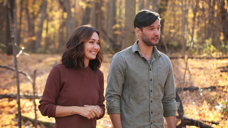 Jessica Chobot und Phil Torres. – Bild: Warner Bros. Discovery
