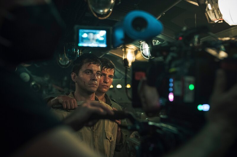 Frank Strasser (Leonard Scheicher, l.) – Bild: Bavaria /​ Stanislav Honzík /​ Sky Deutschland AG