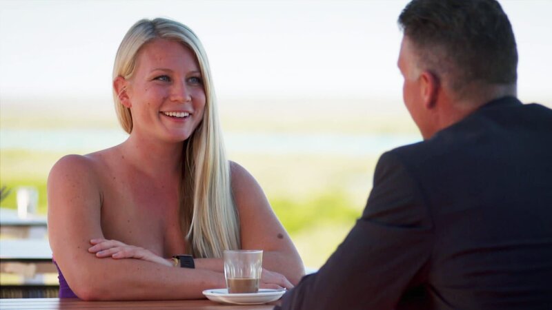 Jennifer will raus aus ihrer Heimatstadt in Illinois und die Welt entdecken. Sie entscheidet sich für die Küstenstadt Broome in Australien. Mit ihrer Abenteuerlust und ihren Ersparnissen im Gepäck wagt Jennifer einen Neuanfang. Ihr Traumzuhause soll eine WG-geeignete Wohnung nahe dem Strand und der Stadt sein. Ihr Immobilienmakler Josh Mezger versucht alle Wünsche zu erfüllen. – Bild: HGTV