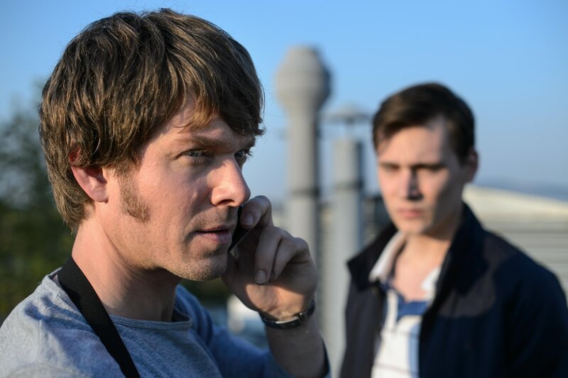 Tom Kowalski (Steffen Schroeder, l.); Johannes Bergmann (Rick Okon, r.) – Bild: ZDF /​ Uwe Frauendorf