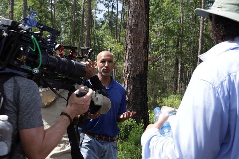 Archäologen entdecken Überreste einer Maroon-Gemeinschaft, die in einem vergessenen Sumpf in Virginia lebte. – Bild: Beyond /​ THE HISTORY CHANNEL