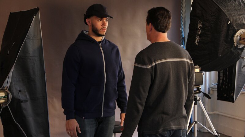 A killer confronts Joel at the studio. – Bild: Discovery Communications