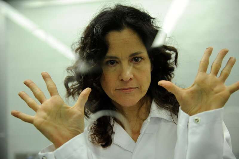 PSYCH -- „Mr. Yin Presents“ Episode 4015 -- Pictured: Ally Sheedy as Mr. Yang – Bild: USA Network /​ UNIVERSAL CHANNEL