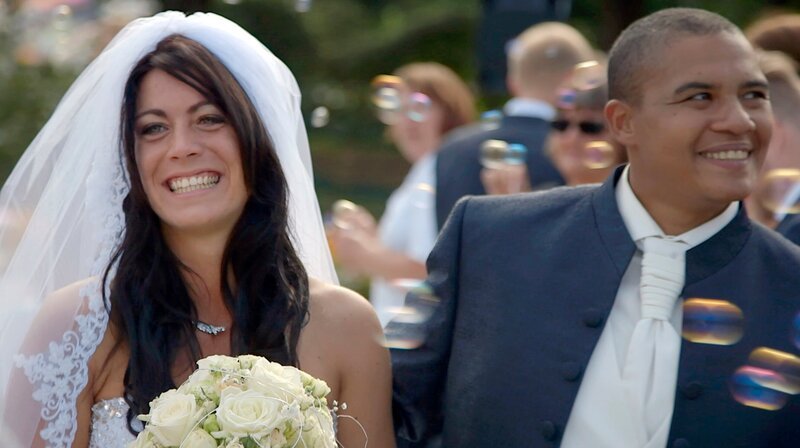 Episoden: „Die Liebe ist eine Baustelle – 4.Paare. 8.Jahre – Folge 1: Glück“, „ … Folge 2: Durcheinander“, „ … Folge 3: Krise“, „ … Folge 4: Schicksal“, „ … Folge 5: Weitertanzen“ – Bild: MDR/​rbb/​SWR/​WDR/​RB