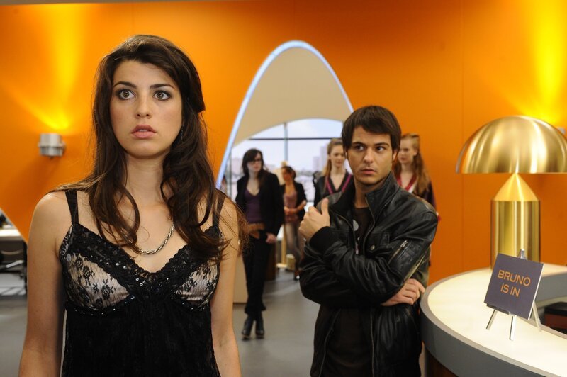 Model-Casting: Carla Rhonstedt (Sarah Mühlhause, l.) und Maik (Sebastian König, r.) – Bild: SAT.1 /​ Oliver Ziebe