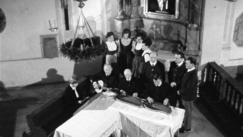 Adventssingen in der Dorfkirche 1966. – Bild: BR