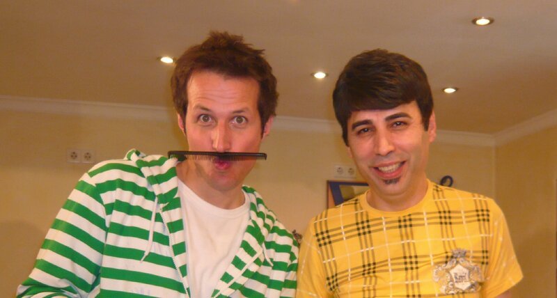 Willi mit Kahraman Ztrk, dem Vizeweltmeister der Friseure. – Bild: Bayerischer Rundfunk/​megaherz gmbh