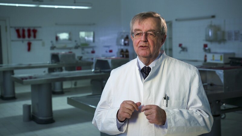 Rechtsmediziner Prof. Dr. Wolfgang Eisenmenger, München – Bild: TVNOW