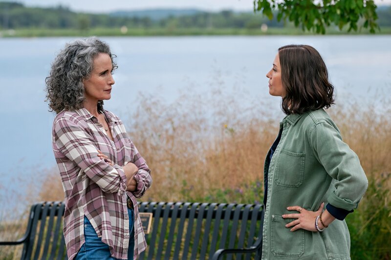 Del Landry (Andie MacDowell, l.) und Kat Landry (Chyler Leigh) – Bild: RTL /​ Hallmark Media. /​ Der verlorene Sohn