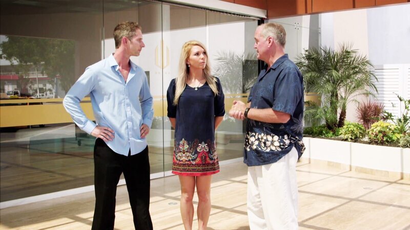 Ein junges Paar und ihr bester Freund kündigen ihre Jobs und lassen ihre Karrieren und ihr altes Leben hinter sich. Der Plan: Gemeinsam wollen sie sich in Manta, Ecuador, eine neue Existenz in einem fremden Land aufbauen. – Bild: HGTV