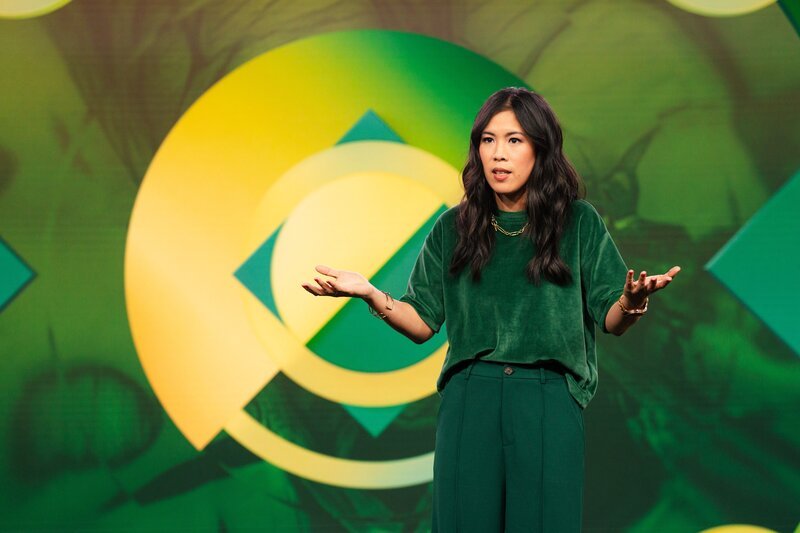 Mai Thi Nguyen-Kim hat den Fastentrend wissenschaftlich geprüft und stellt fest: Es ist alles dabei. Von nutzlosen Scams bis zu nützlichen Praktiken. – Bild: ZDF und ben knabe