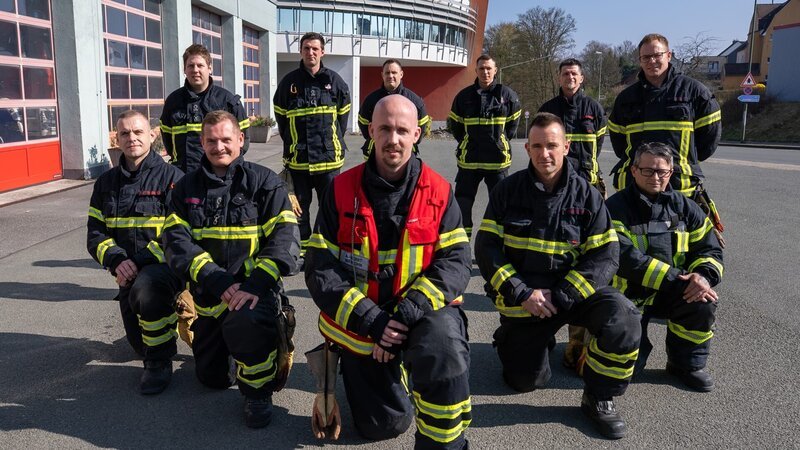 Firefighters at the fire station in Iserlohn. – Bild: Warner Bros. Discovery, Inc.