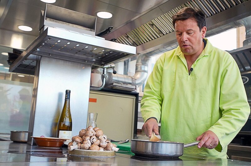 Die Gouline geht auf eine Kreation des Küchenchefs Pascal Favre d’Anne zurück. – Bild: ARTE F/​Elephant Doc