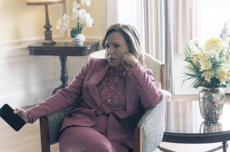 Michelle Thibault (Sophie Prégent) kümmert sich um das Image der Kanzlei – und geht dafür so weit wie nötig. – Bild: Lou Scamble