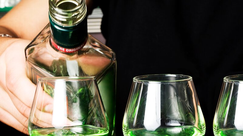 Glasses of absinthe – Bild: Discovery