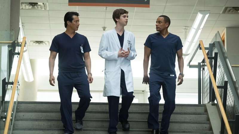 V.l.: Dr. Alex Park (Will Yun Lee), Dr. Shaun Murphy (Freddie Highmore) und Dr. Marcus Andrews (Hill Harper) – Bild: Sky Serie (ITAL)