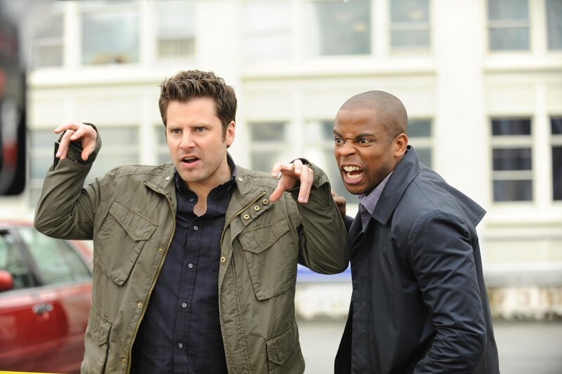 PSYCH -- „The Episode Sucks“ -- Pictured: (l-r) James Roday as Shawn Spencer, Dule Hill as Gus Guster – Bild: PLURIMEDIA (NBC Universal, Inc.)