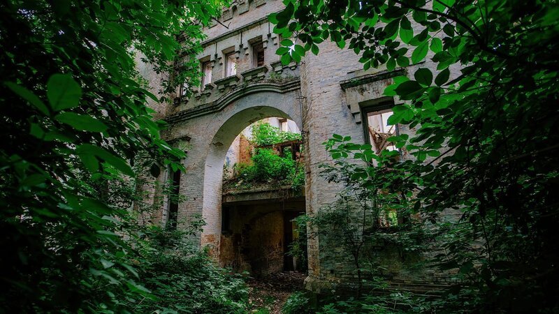 Ein verlassenes Haus – Bild: Warner Bros. Discovery