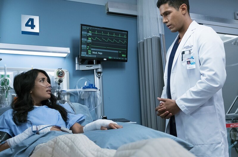 Hina Abdullah (Naja Modi), Chuku Modu (Dr. Jared Kalu). – Bild: ABC /​ Eike Schroter /​ American Broadcasting Companies Inc. All rights reserved