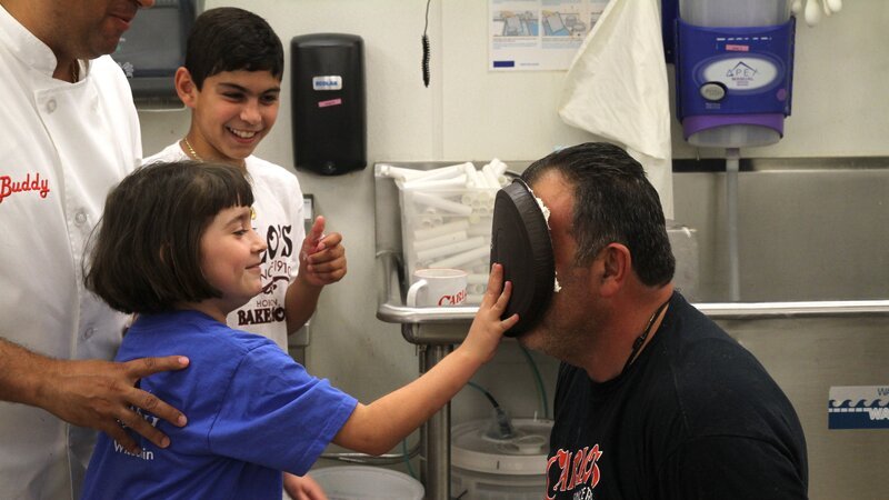 Episode 23 – Danny takes one for the team and gets pied in face. – Bild: High Noon Entertainment