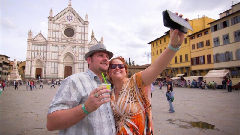 Ein Paar träumte sein Leben lang von einem Leben in Italien. Die Stadt ihrer Träume: Florenz. In der kulturreichen Region suchen die Unternehmer ein Haus mit großem Garten für ihre Hunde und der Nähe zu ihrer geliebten Stadt. – Bild: HGTV