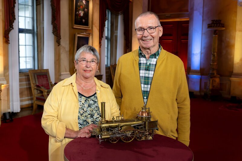 Die Dampflok ist ein Nachbau der berühmten „Adler“. – Bild: Ralf Wilschewski /​ BR
