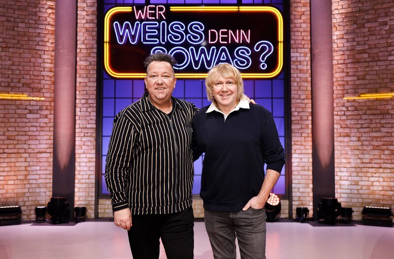 Die Kandidaten dieser Sendung: Der Sänger, Musiker und Frontmann der Band ‚Die Prinzen‘, Sebastian Krumbiegel (l.) und sein Band-Kollege, der Sänger und Komponist, Tobias Künzel (r.). – Bild: ARD/​NDR/​Morris Mac Matzen