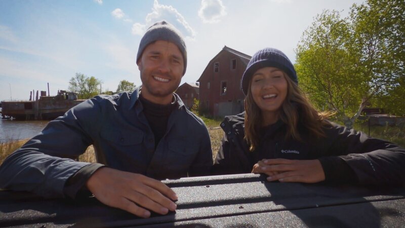 Jessica Chobot und Phil Torres – Bild: Warner Bros. Discovery