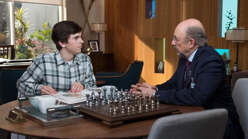 Dr. Shaun Murphy (Freddie Highmore) und Dr. Aaron Glassman (Richard Schiff, r.) – Bild: Sky Serie (ITAL)