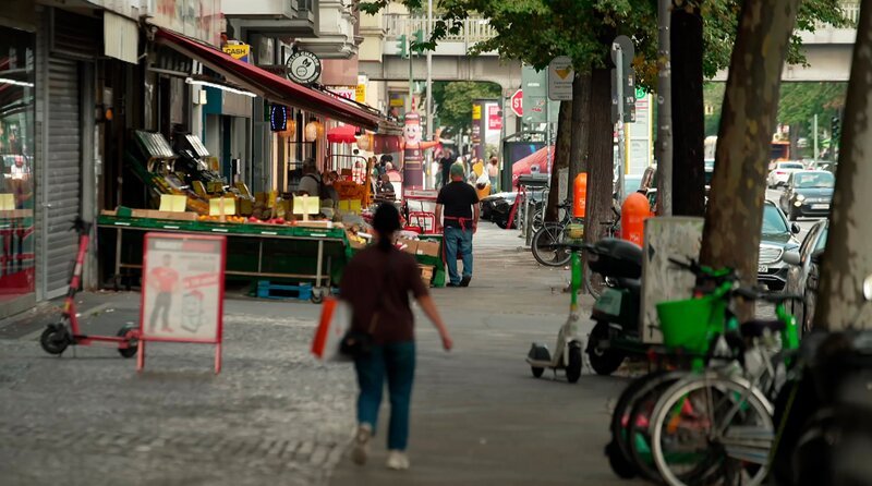 Straßenszene Potsdamer Straße. – Bild: rbb