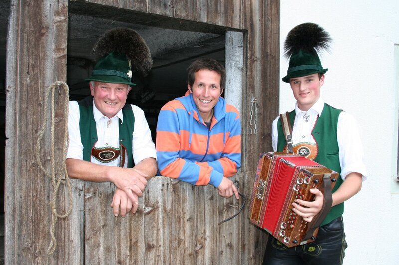 Willi mit Andreas Thaler senior und Andreas Thaler junior. – Bild: BR/​megaherz