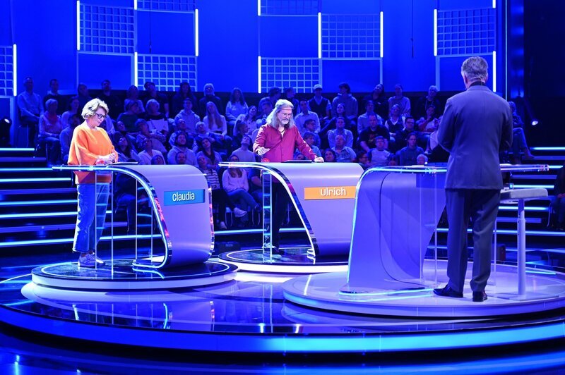 (v.l.n.r.) Claudia; Ulrich; Jörg Pilawa – Bild: Joyn /​ Julia Feldhagen