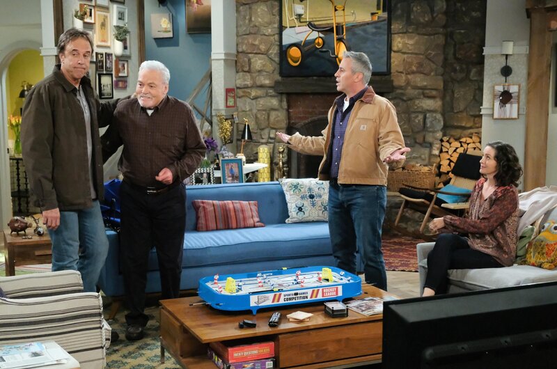 (v.l.n.r.) Don Burns (Kevin Nealon); Joe (Stacy Keach); Adam Burns (Matt LeBlanc); Marcy (Kali Rocha) – Bild: CBS Broadcasting, Inc.