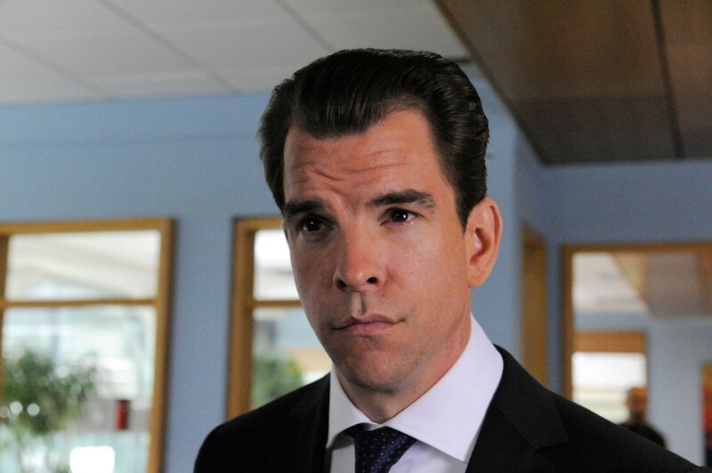 PSYCH -- „Office Space“ Episode 7011 -- Pictured: Mike McGlone. – Bild: Alan Zenuk /​ USA Network Media, LLC /​ UNIVERSAL CHANNEL