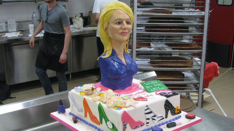 Kelly bust. – Bild: For merchandising, publishing & ancillary products, check talent contract, appearance & property releases.