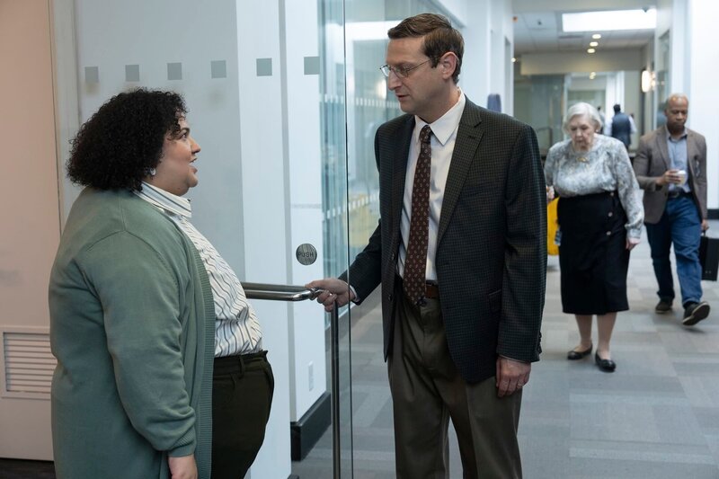 Tim Robinson als William Ronald Trosper, re. – Bild: Virginia Sherwood